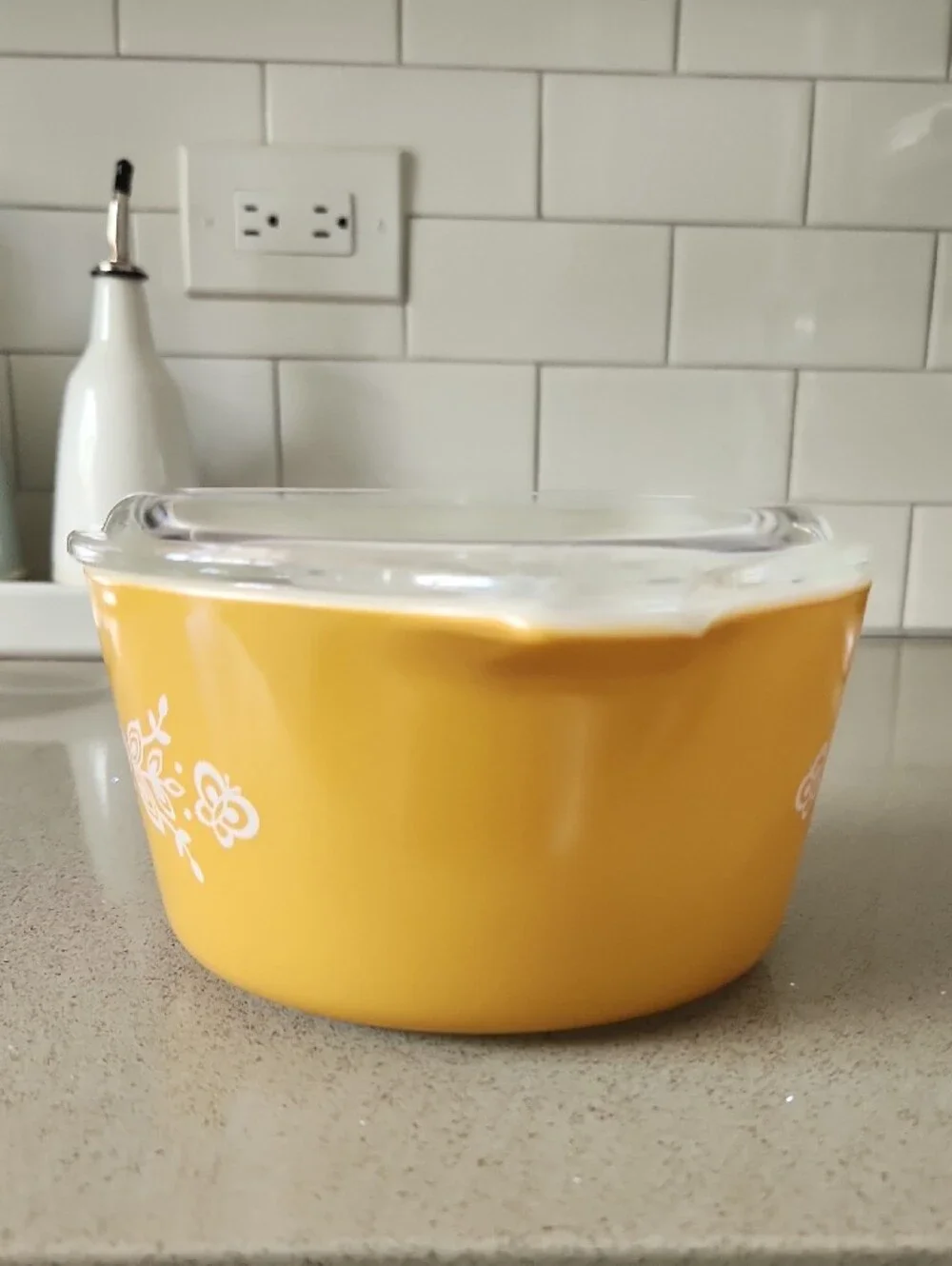 Vintage Pyrex Butterfly Gold 473-B 1 qt casserole dish with lid
